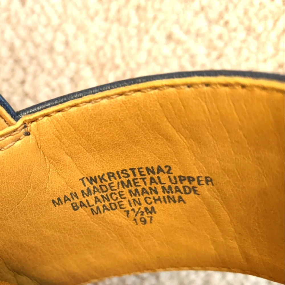 Tommy Hilfiger thong sandals, like new, worn twice, size 7 1/2 M